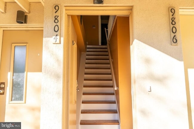 9804 Hellingly Pl in Montgomery Village, MD - Foto de edificio - Building Photo