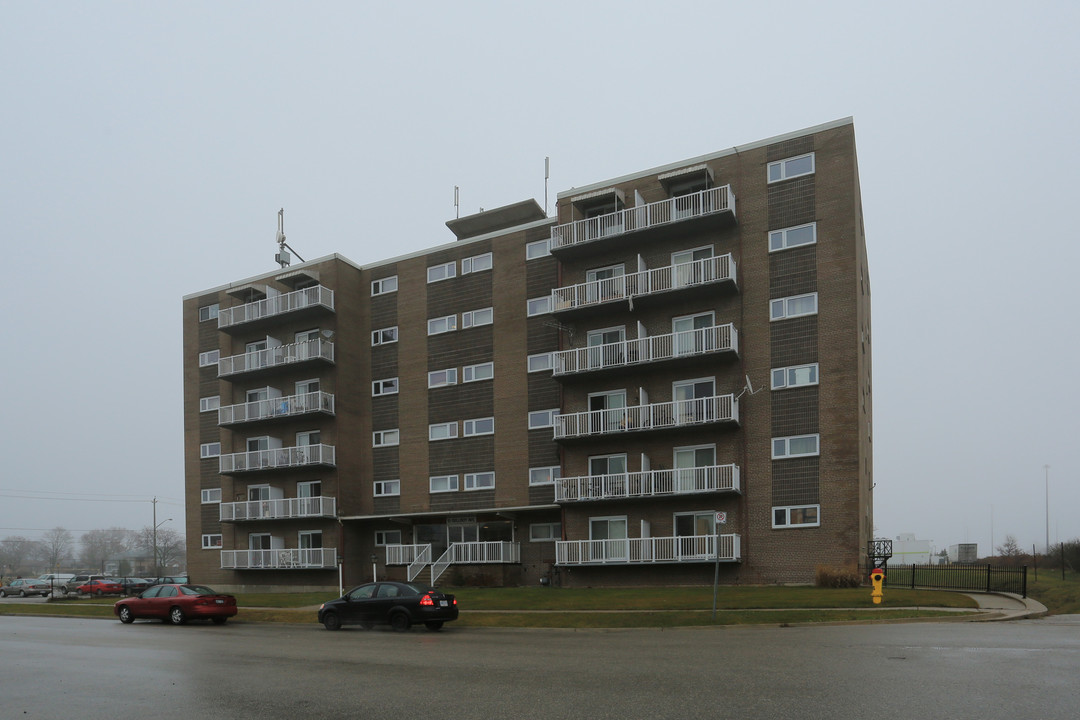 15 Dellroy Ave in Kitchener, ON - Building Photo