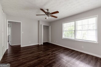 2364 Peachwood Cir NE in Atlanta, GA - Foto de edificio - Building Photo