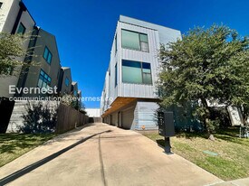 2711 Kimsey Dr in Dallas, TX - Building Photo