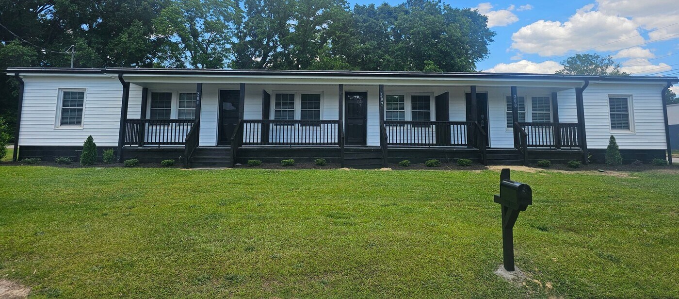 204 Walnut St W in Wilson, NC - Building Photo