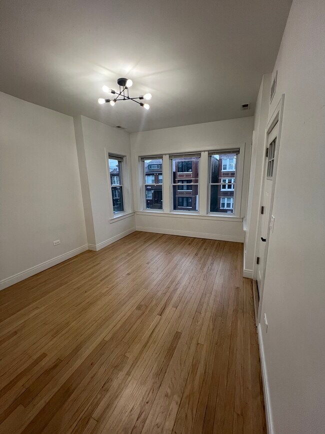 2836 W 40th St, Unit second floor in Chicago, IL - Foto de edificio - Building Photo