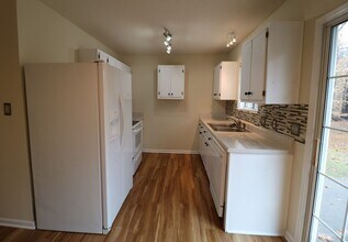 2655 Stratford Lake Rd in Winston-Salem, NC - Building Photo - Building Photo