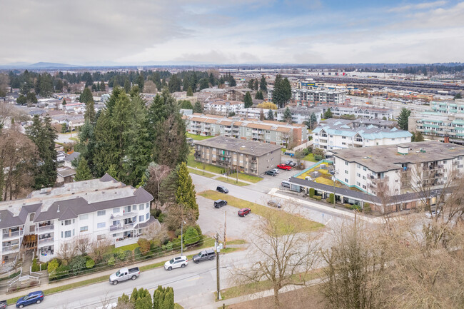 2060 Manning Ave in Port Coquitlam, BC - Building Photo - Building Photo