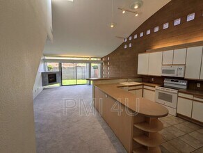 4105 Bay Ct NE in Albuquerque, NM - Foto de edificio - Building Photo