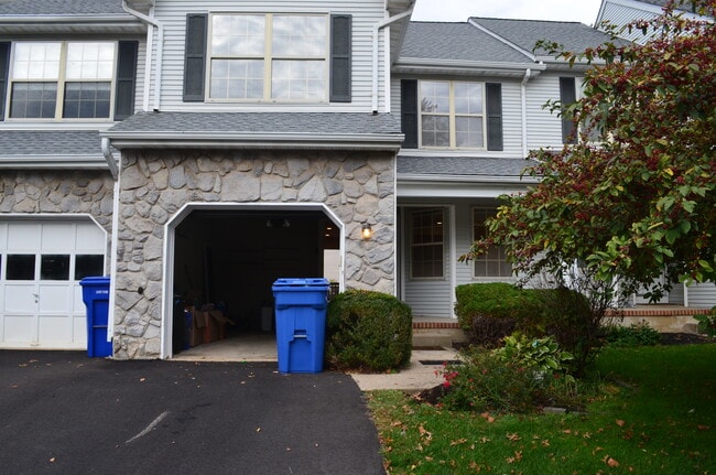 162 Salem Rd in North Brunswick, NJ - Building Photo - Building Photo