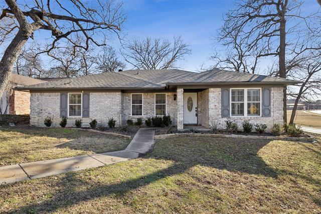 2312 Oakwood Ln in Arlington, TX - Building Photo