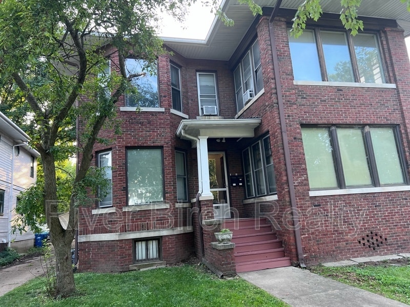 811 S State St in Springfield, IL - Building Photo