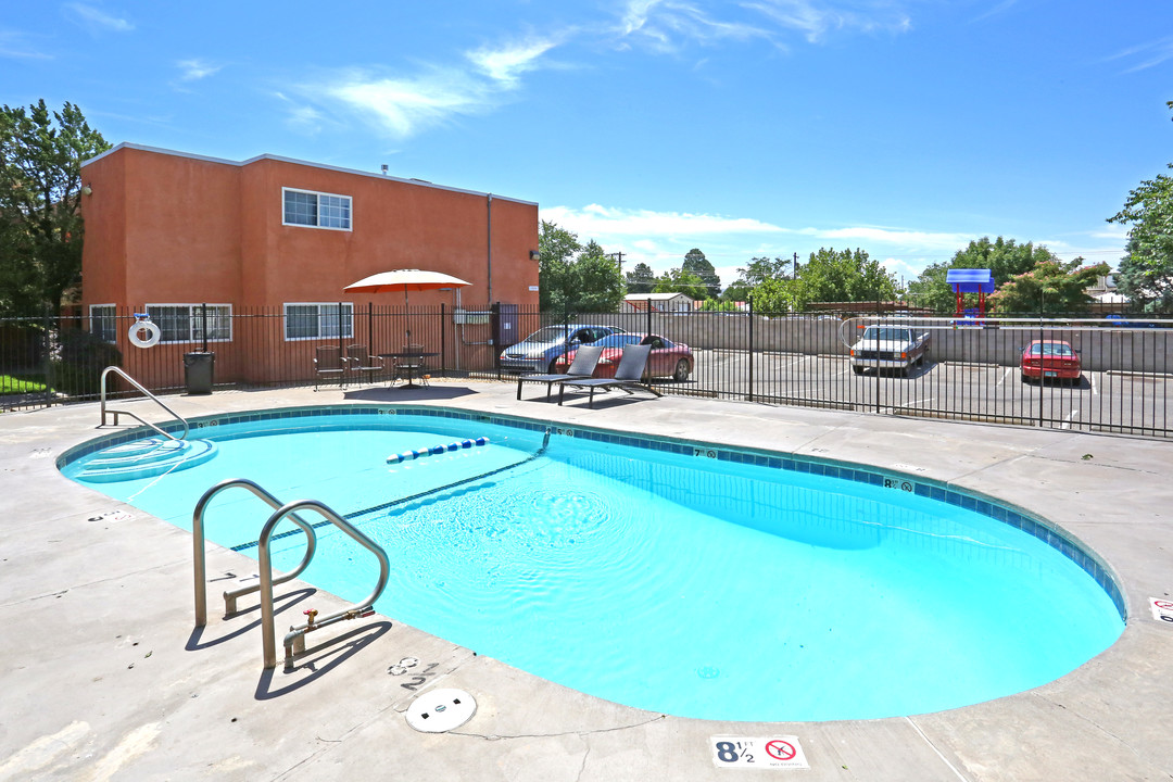 Casa Del Arroyo Apartments in Albuquerque, NM - Building Photo