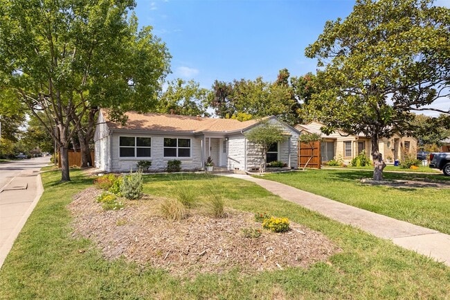 9103 Forest Hills Blvd in Dallas, TX - Building Photo - Building Photo