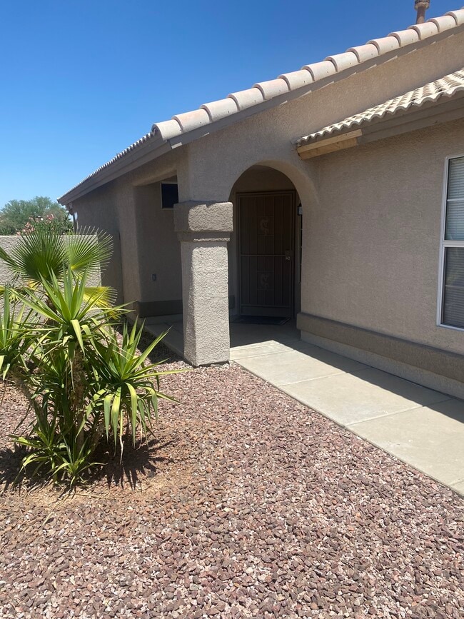 7146 W Hunnington Dr in Tucson, AZ - Building Photo - Building Photo