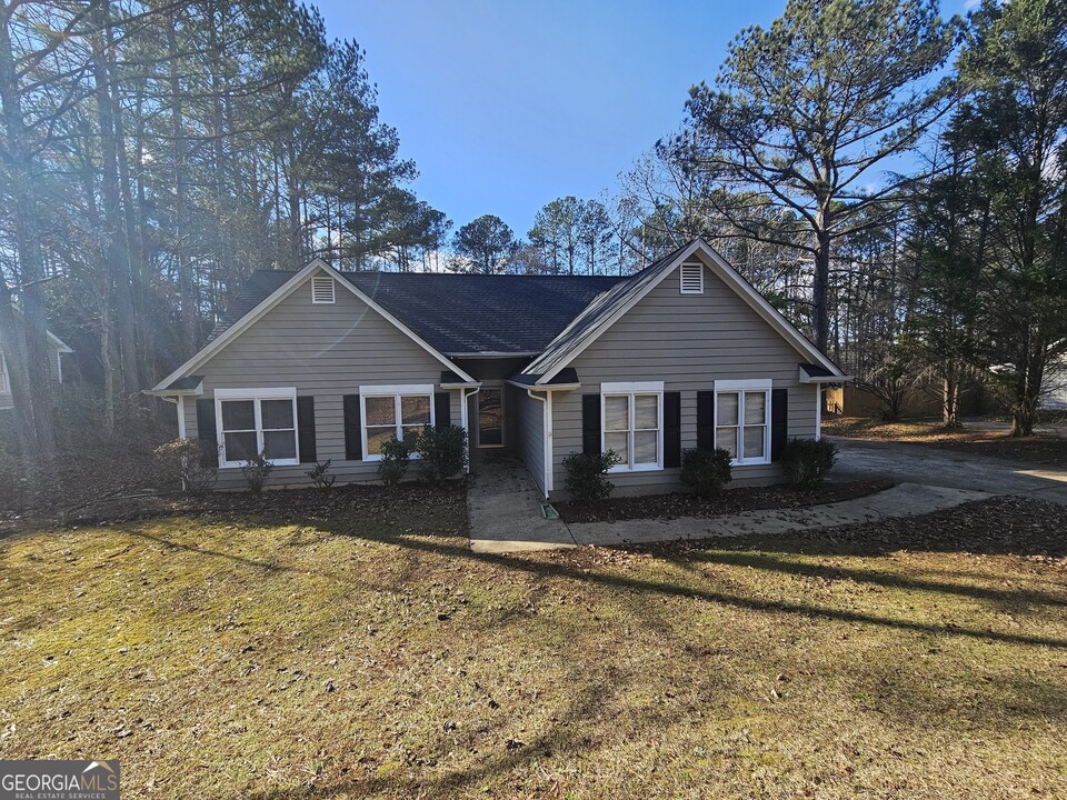 188 Jeb Stuart Dr in Newnan, GA - Building Photo