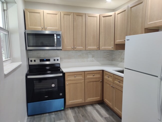 425 SE 23rd St, Unit 4