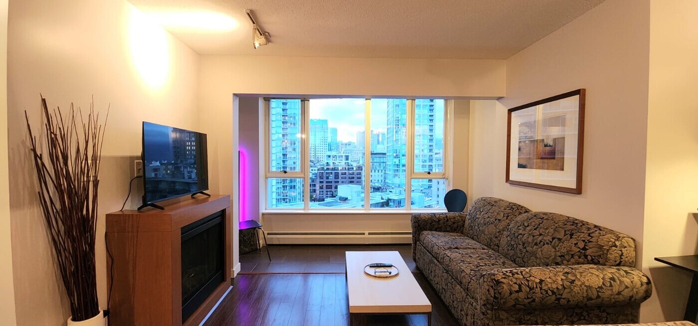 689 Abbott St in Vancouver, BC - Building Photo