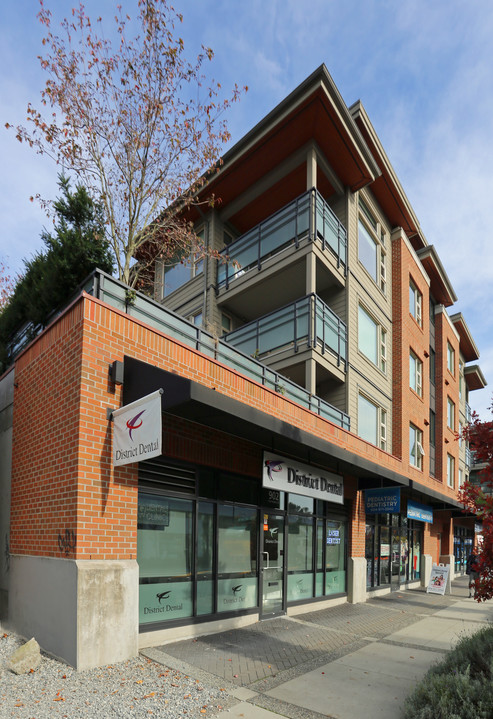 1677 Lloyd Ave in North Vancouver District, BC - Building Photo