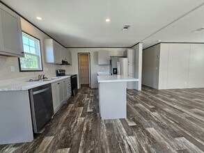 16821 Oak Leaf Ct in North Fort Myers, FL - Building Photo - Building Photo