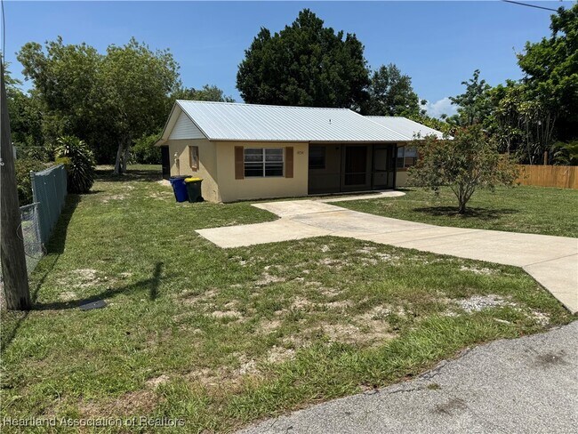 1834 Koy Dr in Sebring, FL - Building Photo - Building Photo