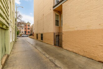 1316 Irving St NW, Unit Garden Level in Washington, DC - Foto de edificio - Building Photo