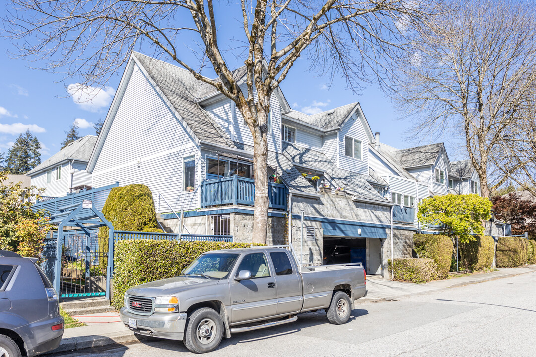 856 Tobruck Av in North Vancouver, BC - Building Photo