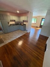 476 Laurel Woods Dr in Stow, OH - Foto de edificio - Building Photo