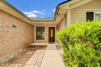 7702 Tierra Verde Dr in Houston, TX - Building Photo - Building Photo