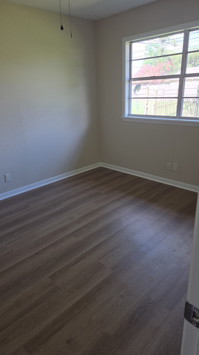 903 Simpson Rd in Victoria, TX - Building Photo - Building Photo