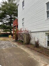 40 Plymouth St, Unit 2 in Cambridge, MA - Foto de edificio - Building Photo