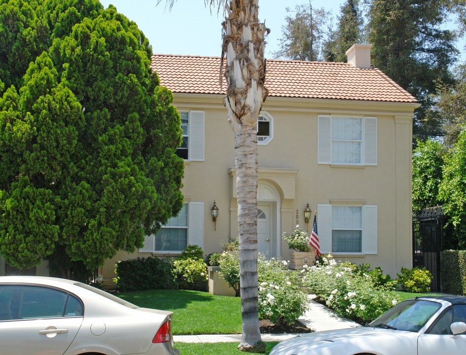 209 S Hamilton Dr in Beverly Hills, CA - Building Photo