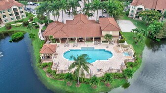 1002 Villa Cir in Boynton Beach, FL - Building Photo