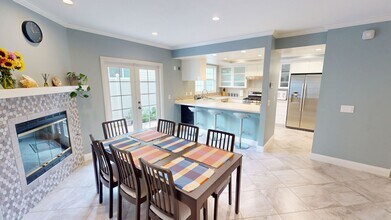 925 10th St in Coronado, CA - Building Photo - Building Photo