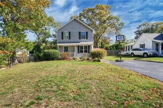 31 Smith St in South Kingstown, RI - Building Photo - Building Photo