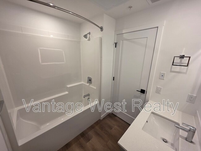 1274-1274 Devonshire Ave in Kelowna, BC - Building Photo - Building Photo