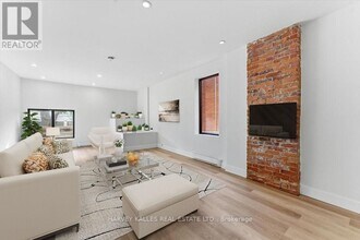 692 Richmond St W in Toronto, ON - Building Photo - Building Photo