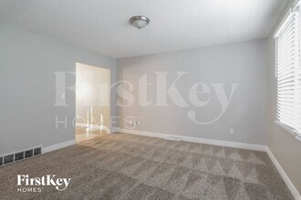 717 NE Westwind Dr in Lee's Summit, MO - Building Photo - Building Photo