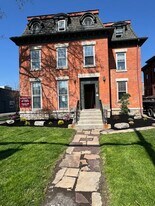 221 Alexander St in Rochester, NY - Building Photo