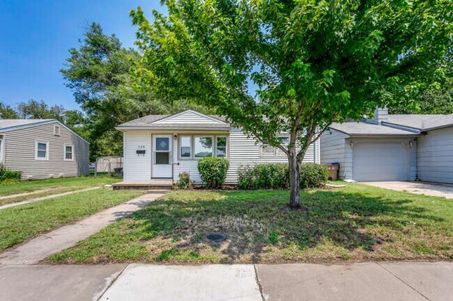 528 N Sheridan Ave in Valley Center, KS - Building Photo - Building Photo