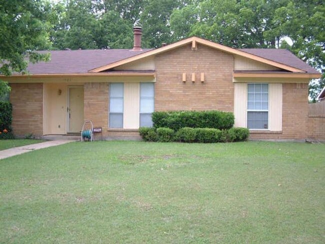 property at 1925 Bosque Dr