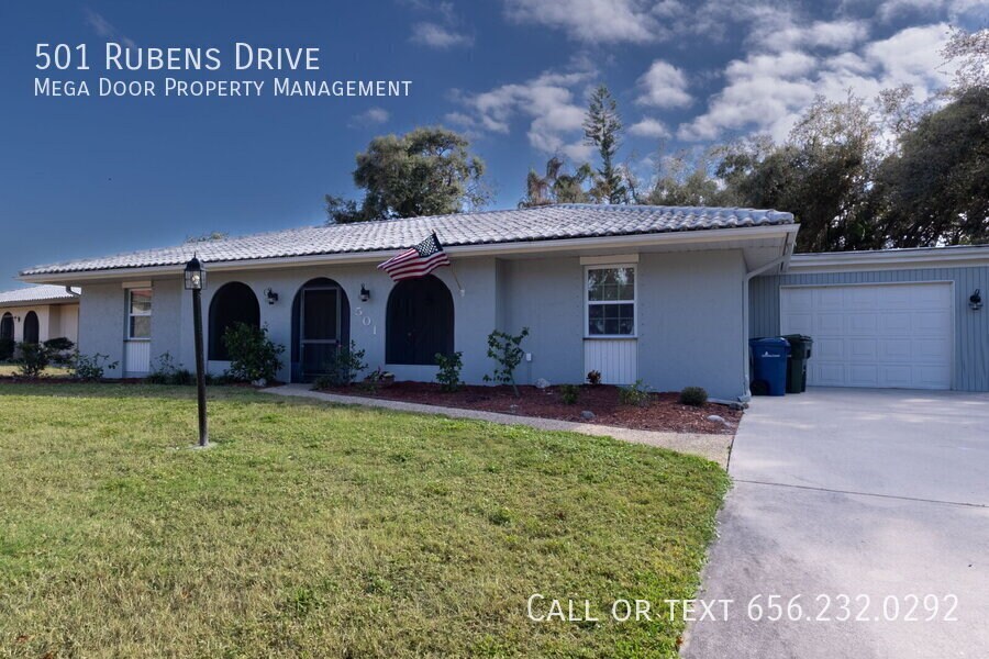 501 Rubens Dr in Nokomis, FL - Building Photo