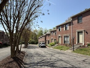 437 S Gallaher View Rd in Knoxville, TN - Building Photo - Building Photo
