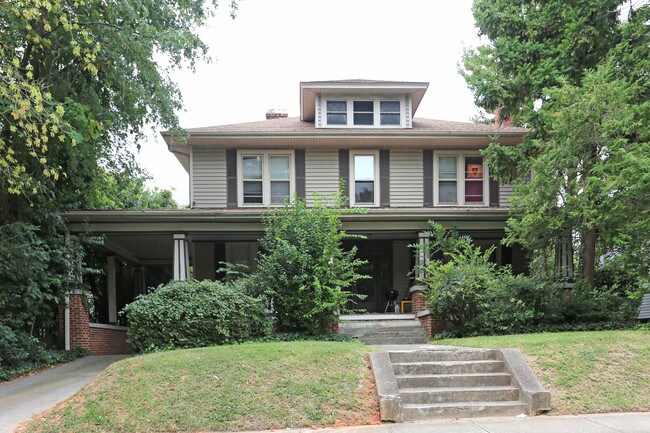 307 N Mendenhall St in Greensboro, NC - Foto de edificio - Building Photo