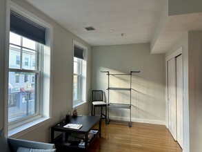 155 Meridian St, Unit 2 in Boston, MA - Building Photo - Building Photo