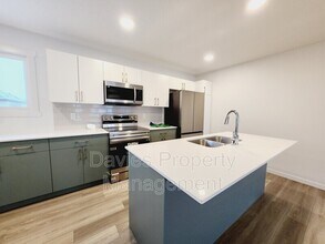 1182 Aster Blvd in Edmonton, AB - Building Photo - Building Photo