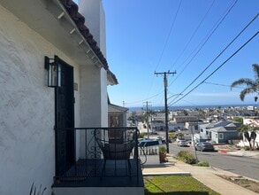 912 8th Pl in Hermosa Beach, CA - Building Photo - Building Photo