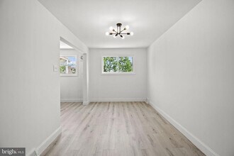2119 Delmar Dr in Folcroft, PA - Building Photo - Building Photo
