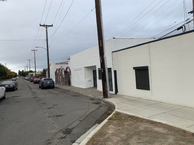 11070 San Leandro St in Oakland, CA - Building Photo - Building Photo