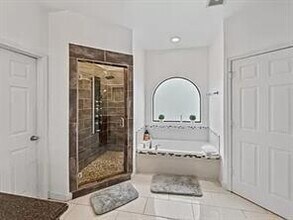 4413 Koehler St in Houston, TX - Foto de edificio - Building Photo