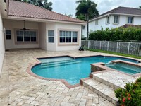 2318 Quail Roost Dr in Weston, FL - Foto de edificio - Building Photo