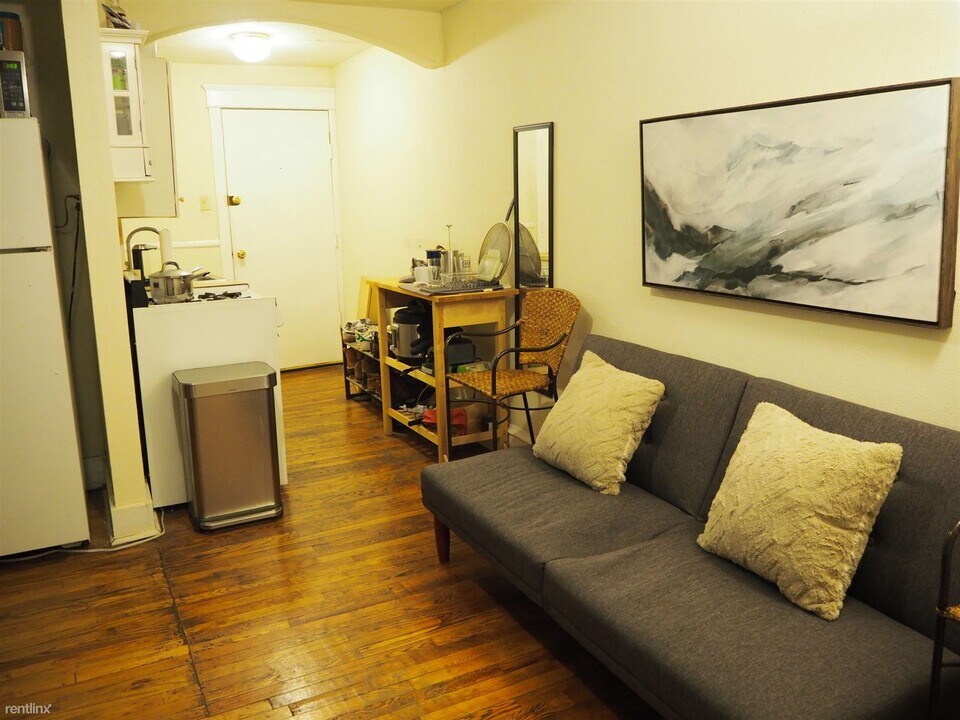 737 Spruce St in Philadelphia, PA - Building Photo