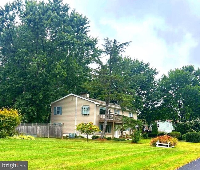 property at 122 W Bay View Dr