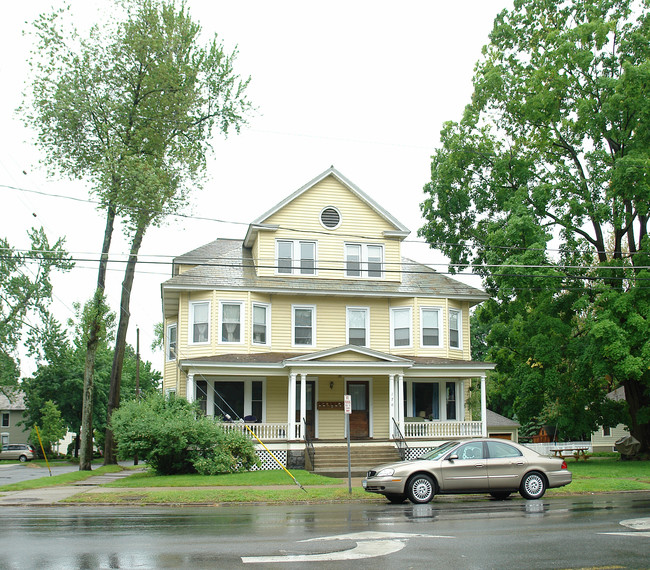 170 Lake Ave in Saratoga Springs, NY - Building Photo - Building Photo